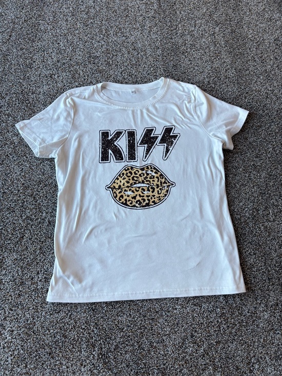 Kiss Tops - KISS Leopard Print Lips Graphic Tee White Short Sleeve Size M